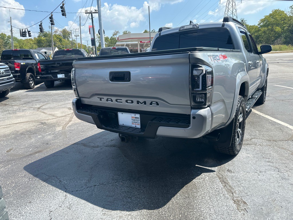2017 Toyota Tacoma Image 3
