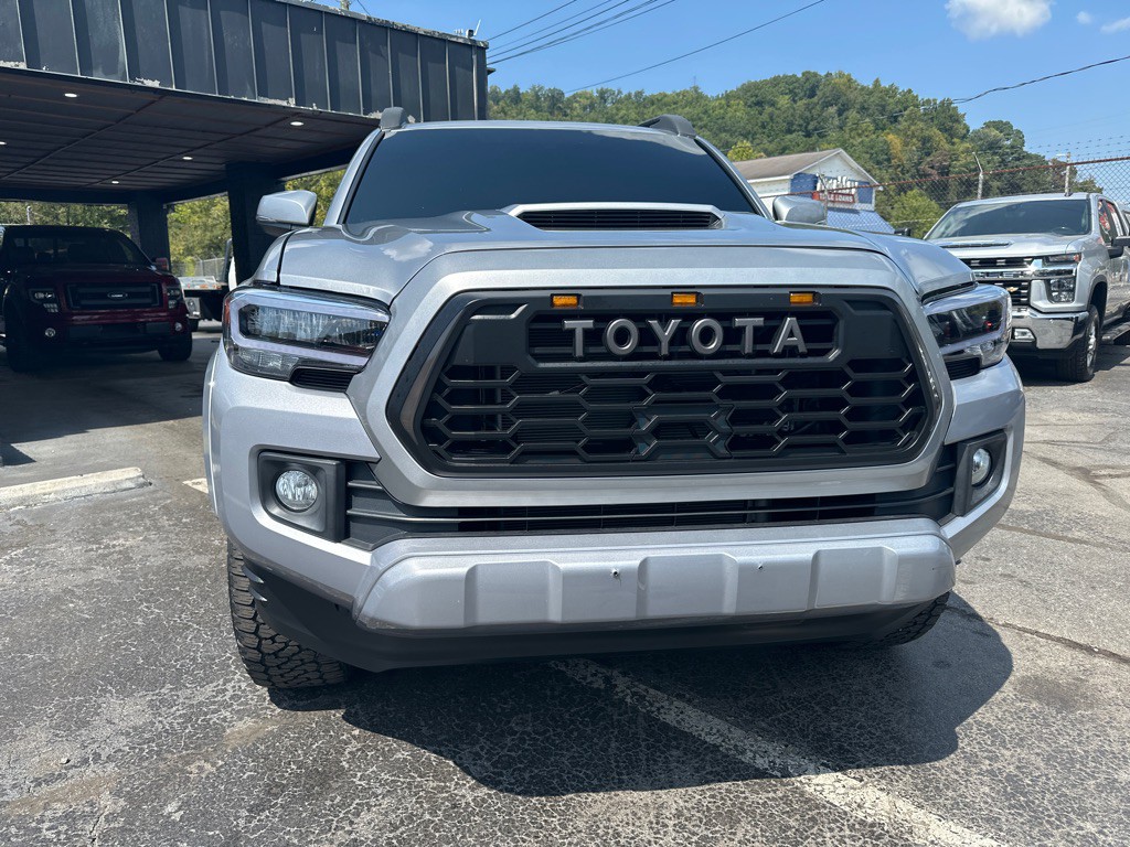 2017 Toyota Tacoma Image 6