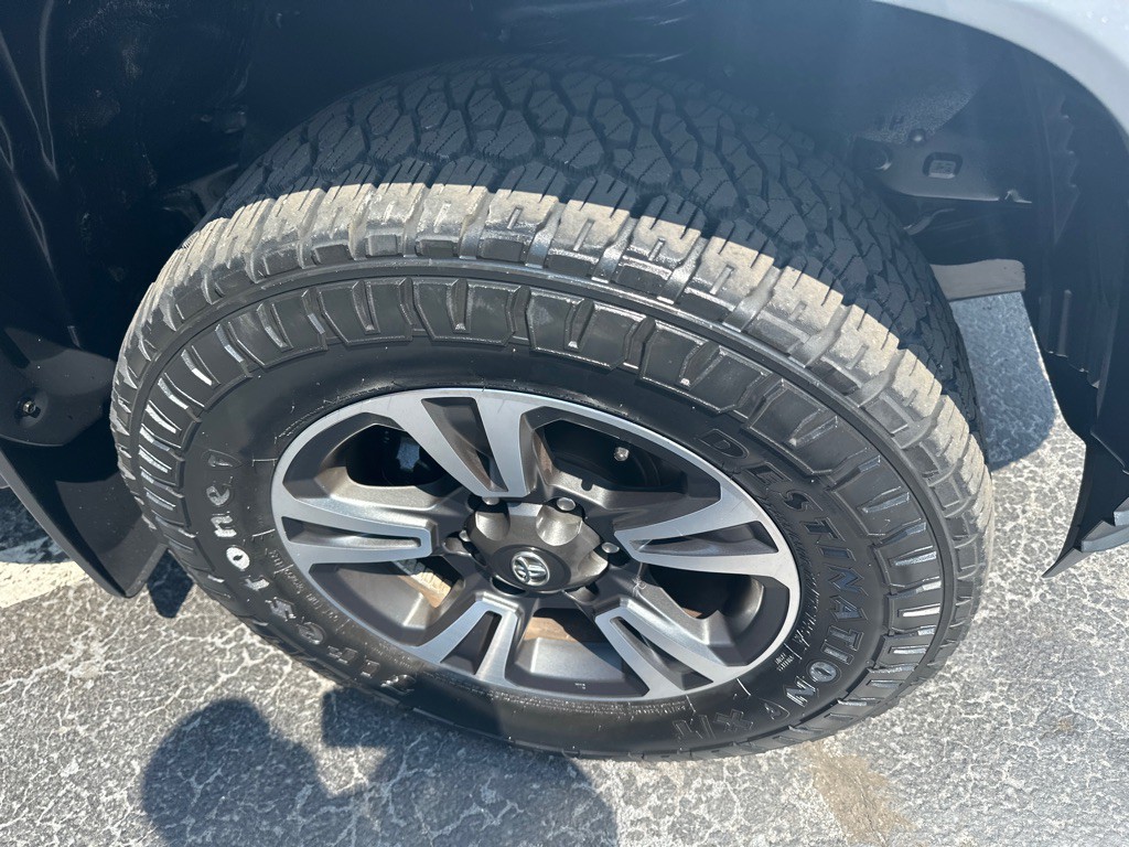 2017 Toyota Tacoma Image 7