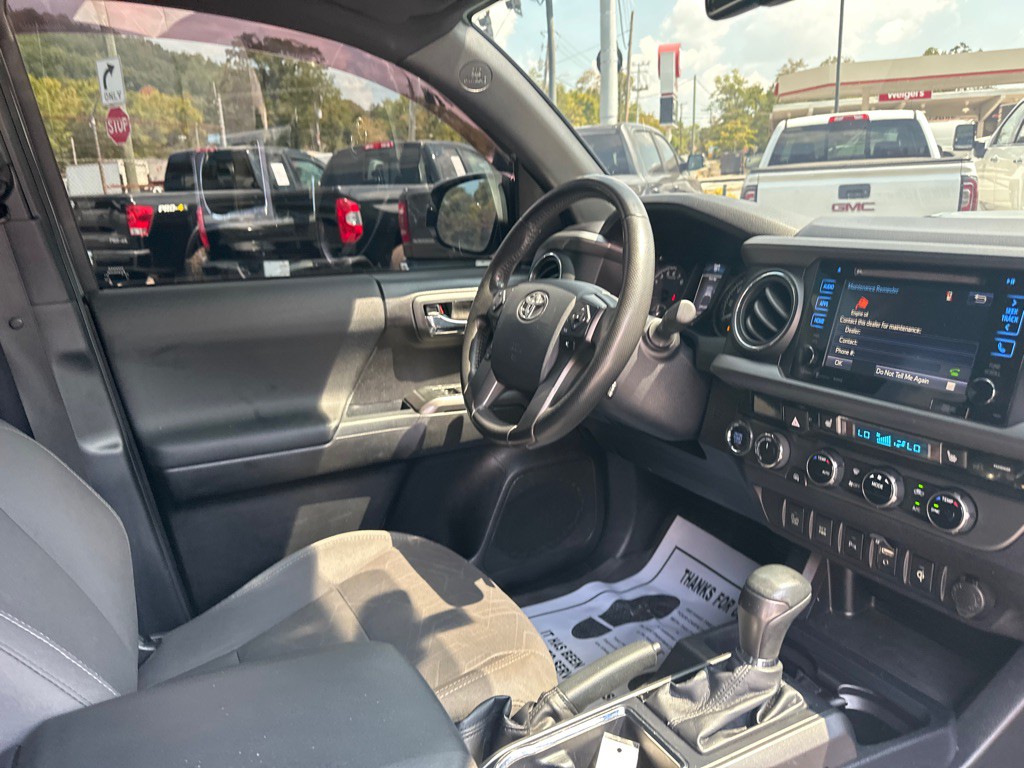 2017 Toyota Tacoma Image 9
