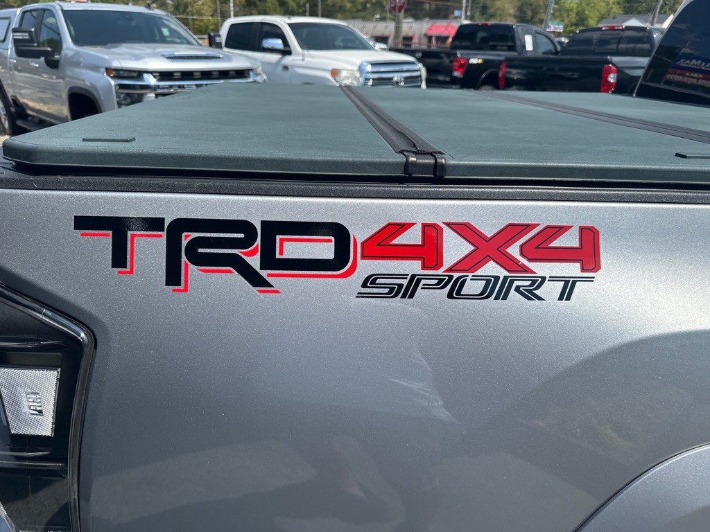 2017 Toyota Tacoma Image 12
