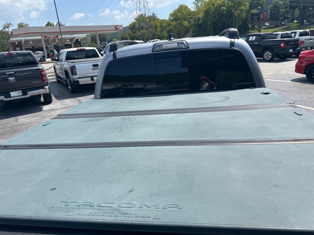 2017 Toyota Tacoma Image 13