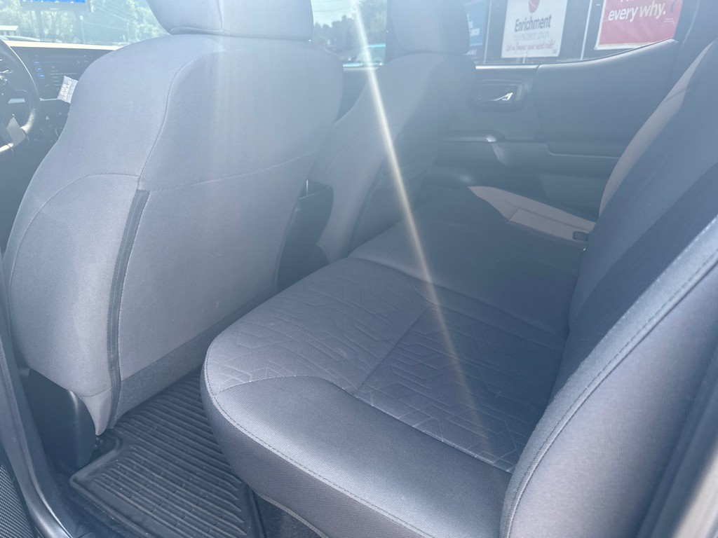 2017 Toyota Tacoma Image 15
