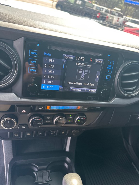 2017 Toyota Tacoma Image 18