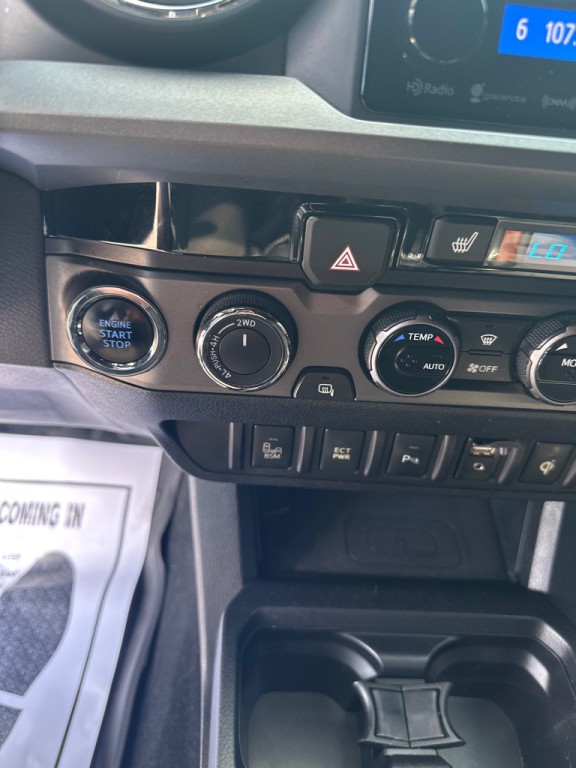 2017 Toyota Tacoma Image 19