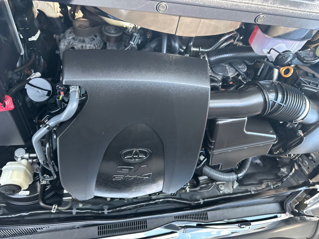 2017 Toyota Tacoma Image 21