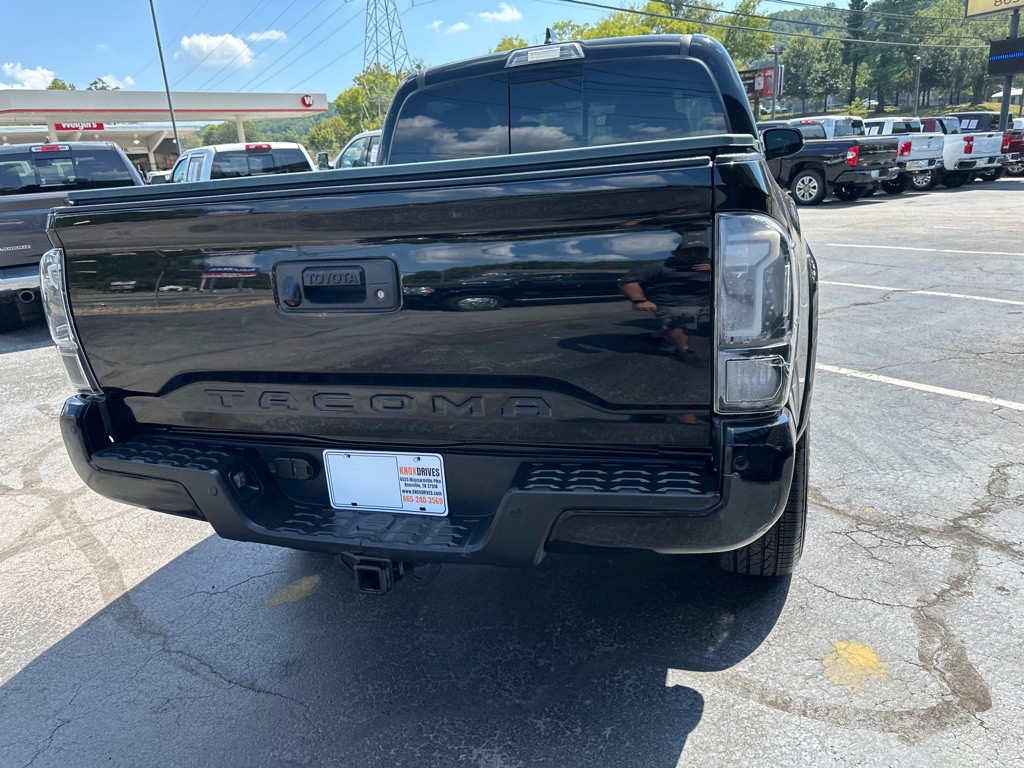 2017 Toyota Tacoma Image 3
