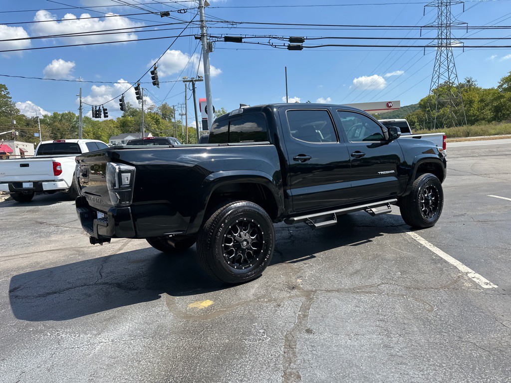 2017 Toyota Tacoma Image 4