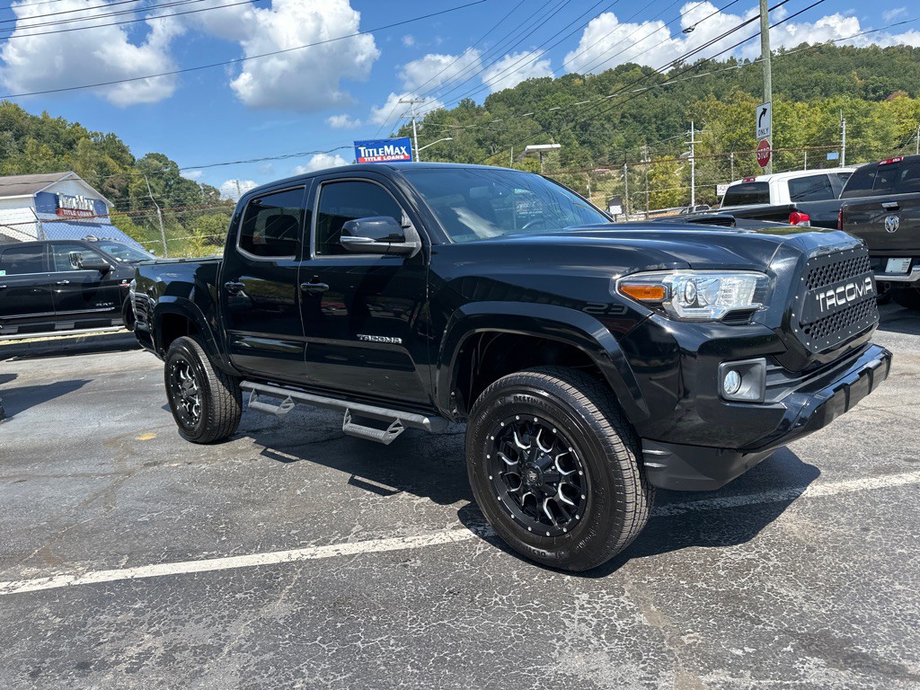 2017 Toyota Tacoma Image 5