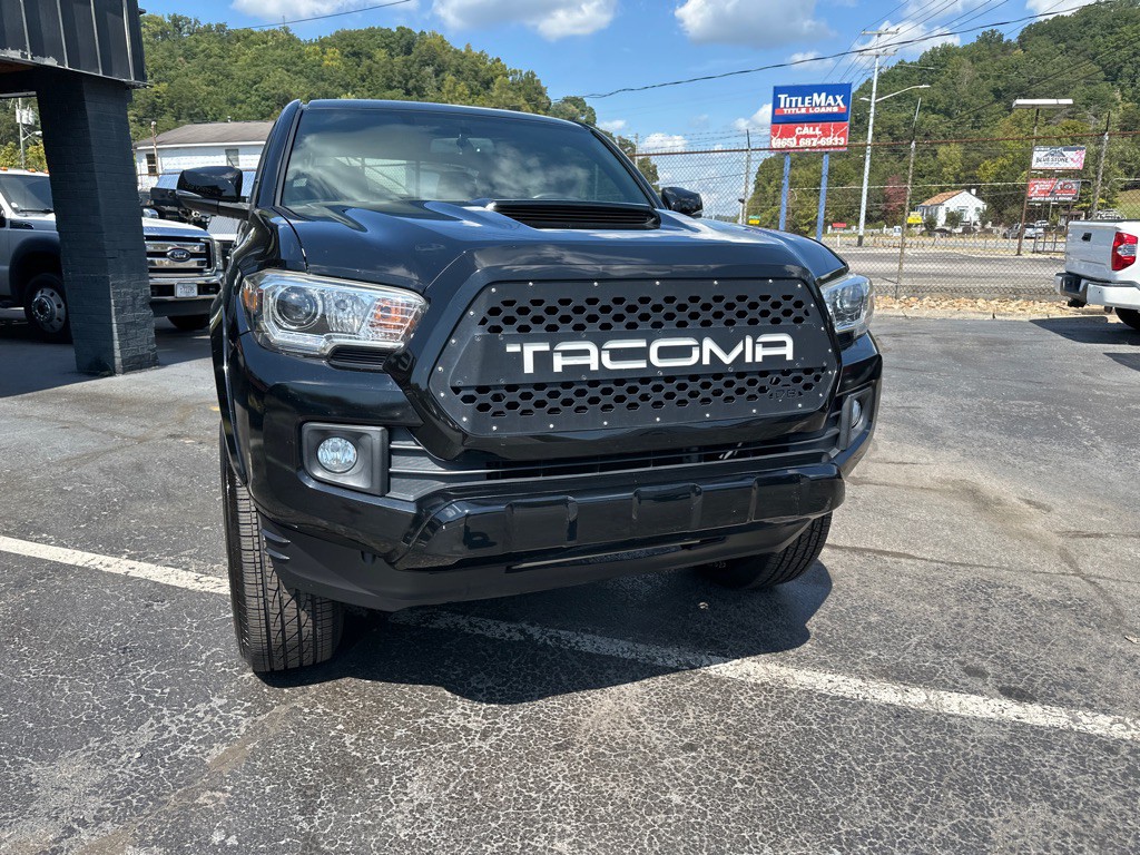 2017 Toyota Tacoma Image 6