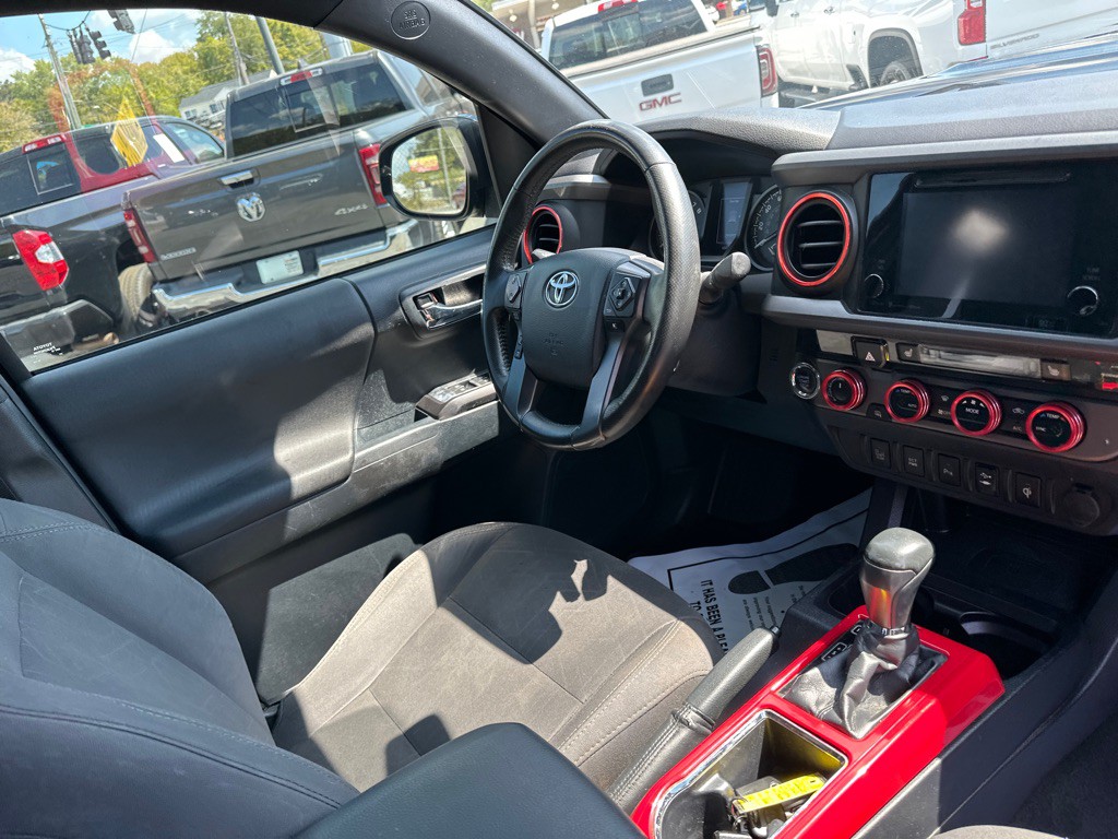 2017 Toyota Tacoma Image 9