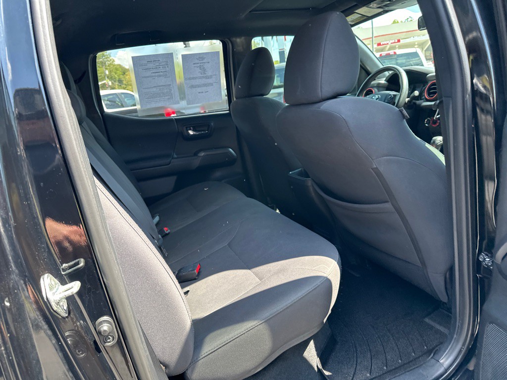 2017 Toyota Tacoma Image 10