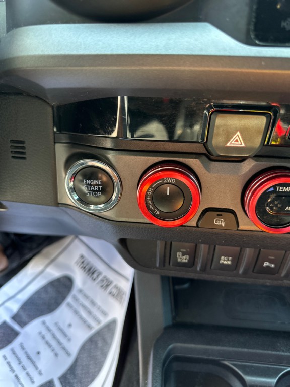 2017 Toyota Tacoma Image 15
