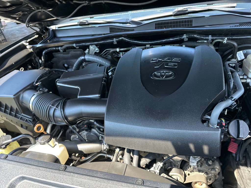 2017 Toyota Tacoma Image 17