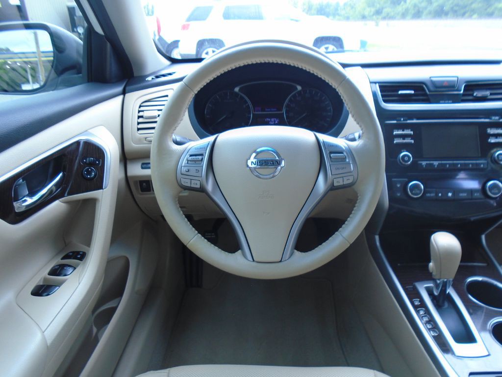 2014 Nissan Altima Image 8