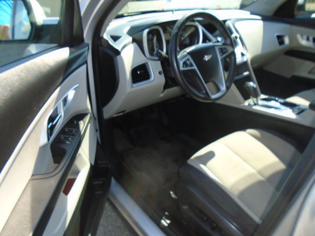 2016 Chevrolet Equinox Image 2
