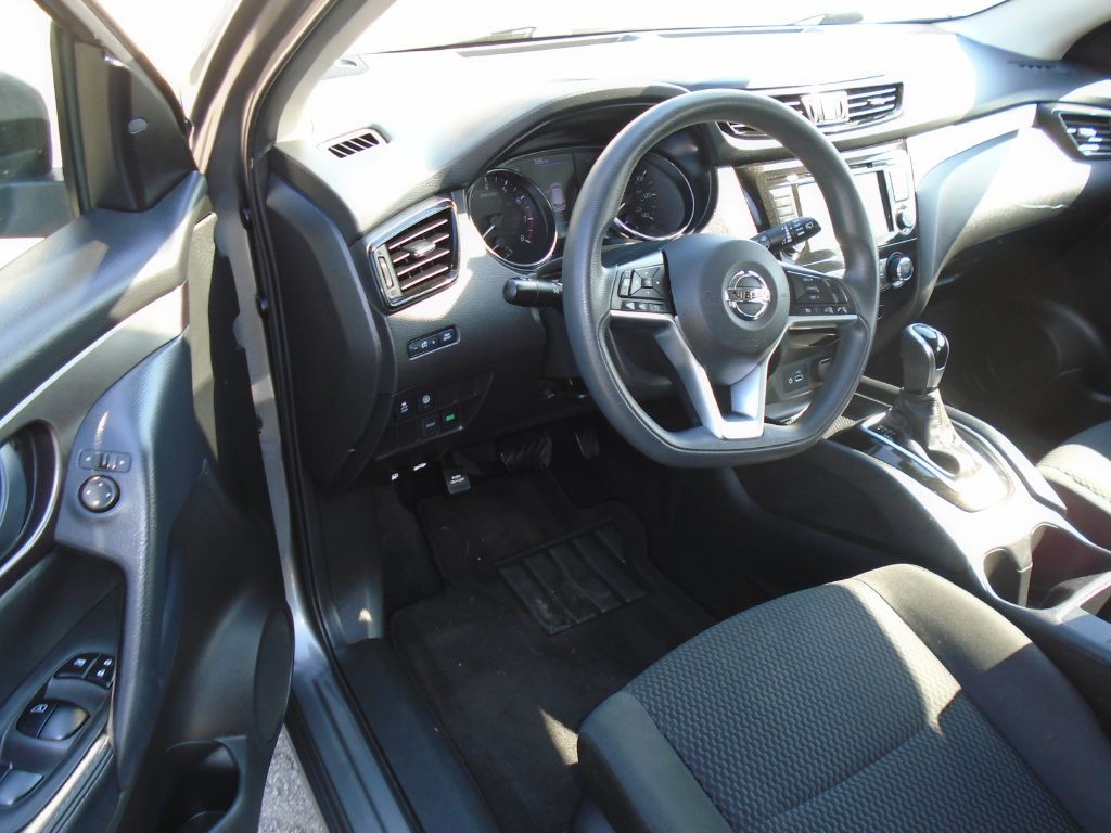 2020 Nissan Rogue Image 2
