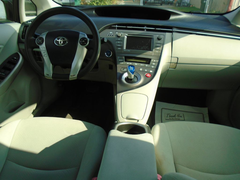 2013 Toyota Prius Image 9