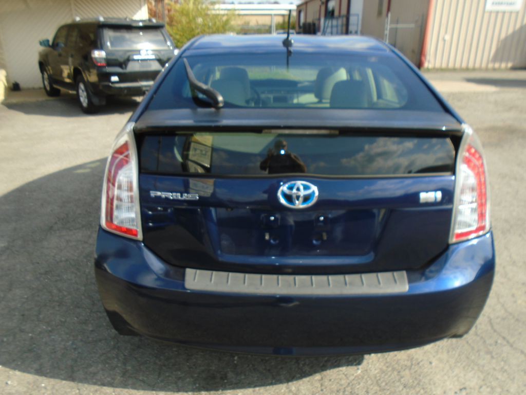 2013 Toyota Prius Image 12