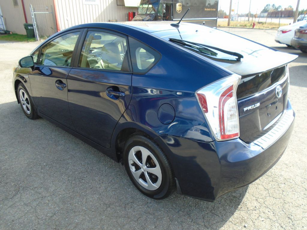 2013 Toyota Prius Image 13