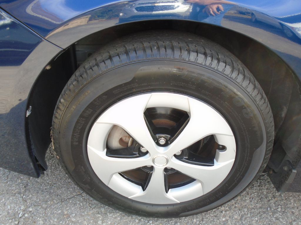 2013 Toyota Prius Image 14