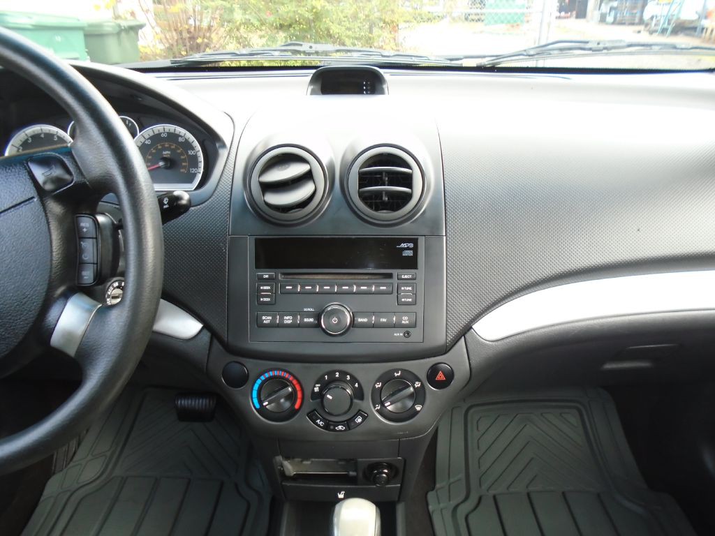 2011 Chevrolet Aveo Image 8