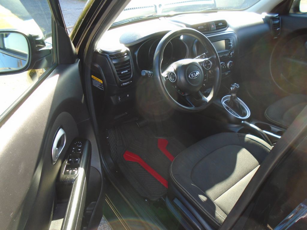 2016 Kia Soul Image 2
