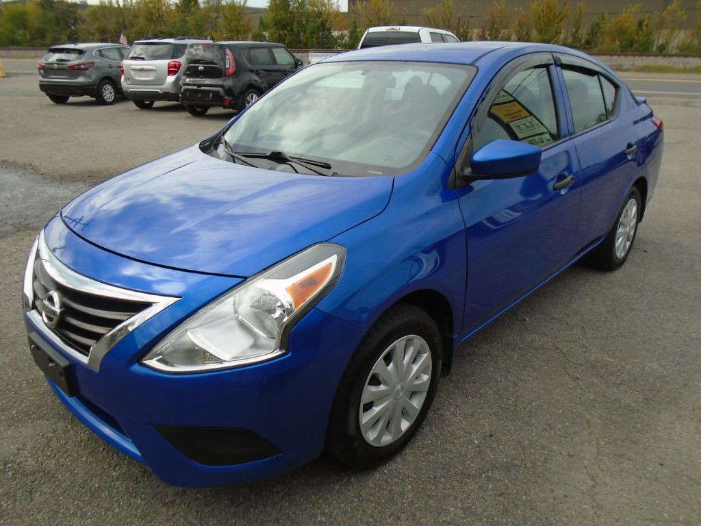 2017 Nissan Versa Image 1