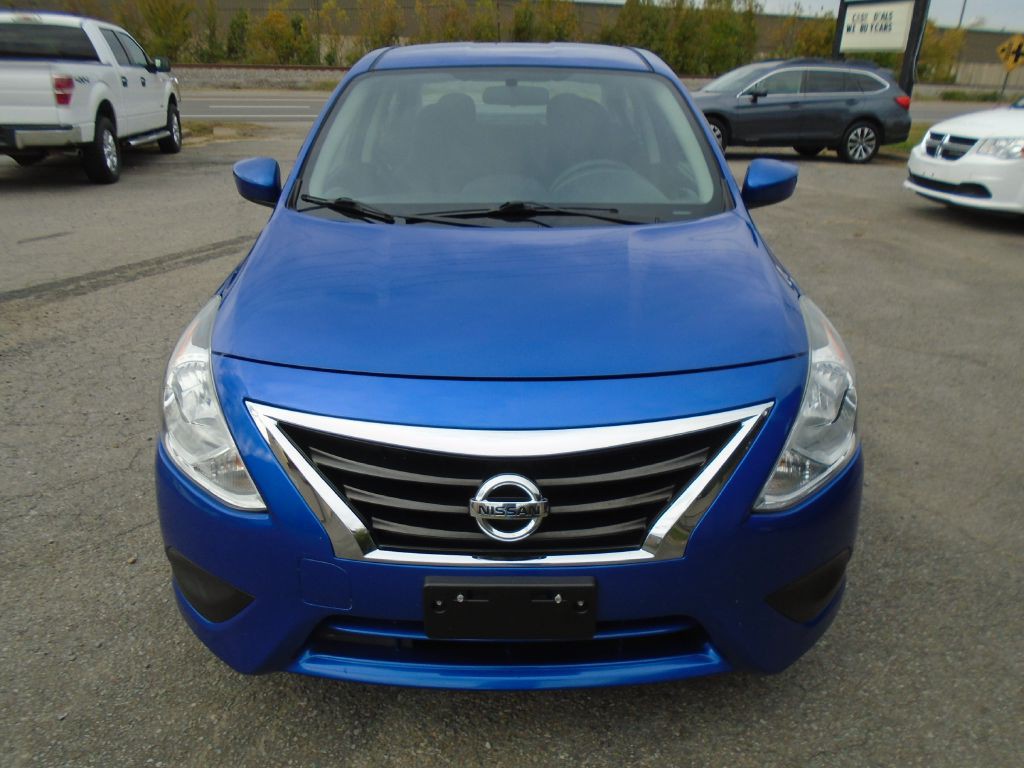 2017 Nissan Versa Image 3