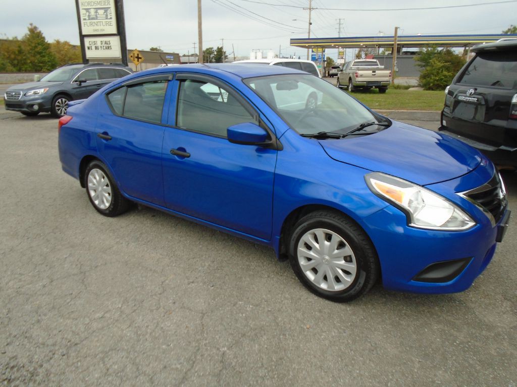 2017 Nissan Versa Image 4