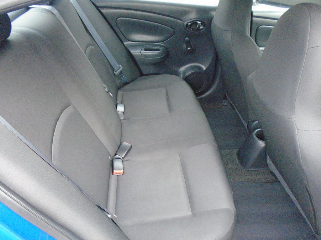 2017 Nissan Versa Image 6