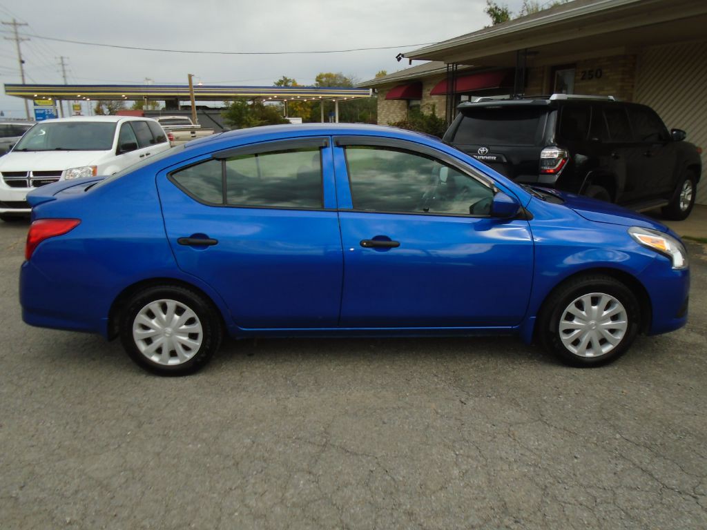 2017 Nissan Versa Image 10