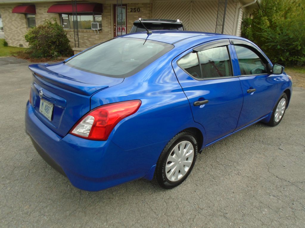 2017 Nissan Versa Image 11