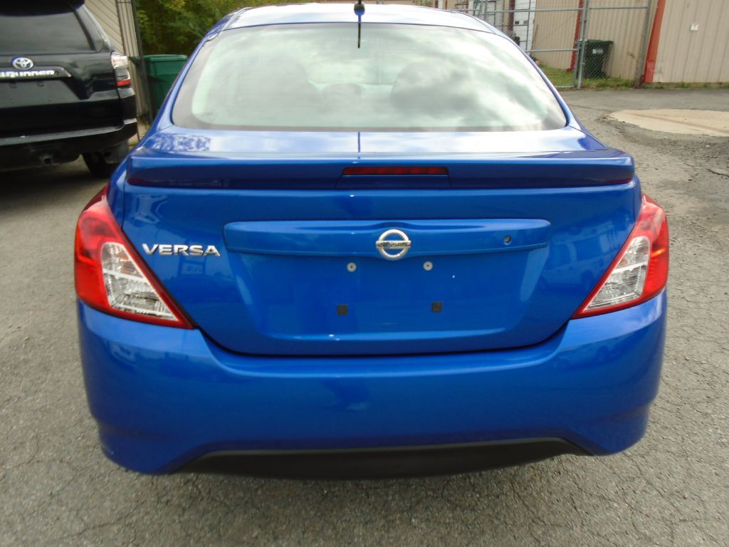 2017 Nissan Versa Image 12