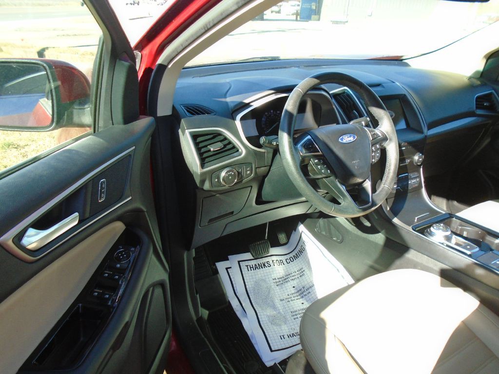 2019 Ford Edge Image 2