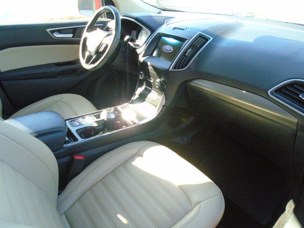 2019 Ford Edge Image 5