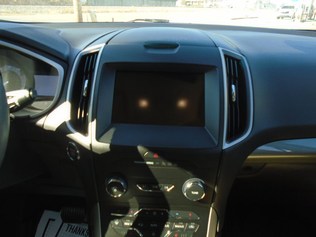 2019 Ford Edge Image 8