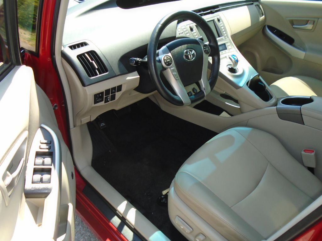 2014 Toyota Prius Image 2