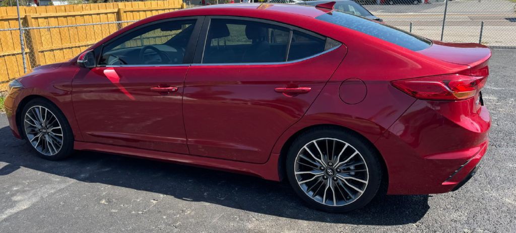 2017 Hyundai Elantra Image 8