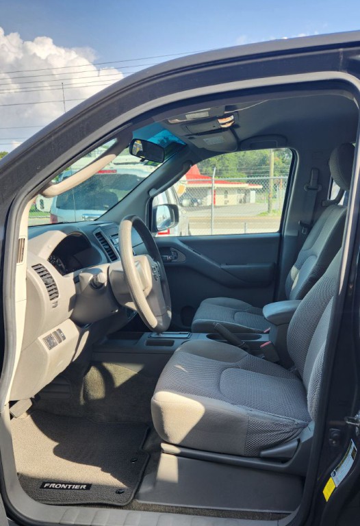 2010 Nissan Frontier Image 5