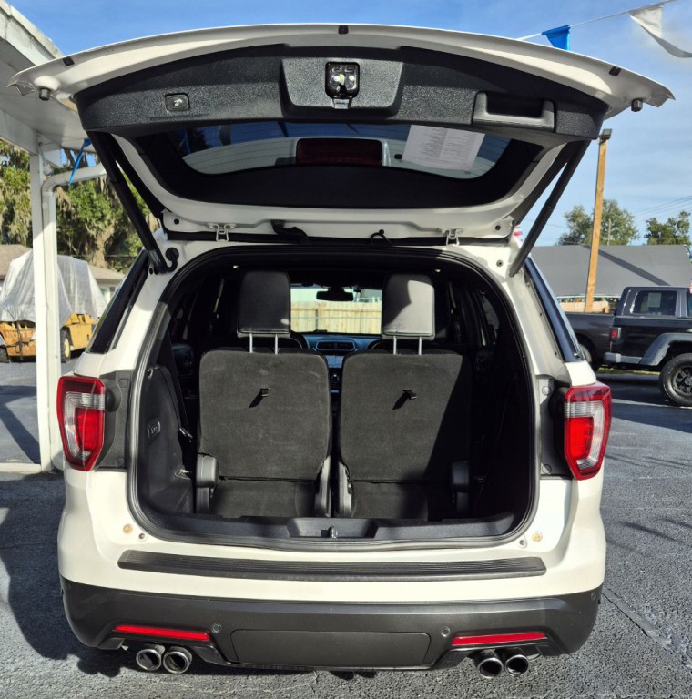 2019 Ford Explorer Image 9