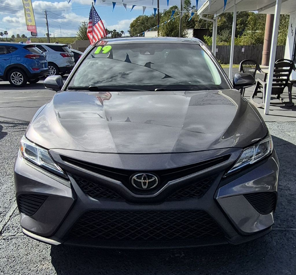 2019 Toyota Camry Image 1