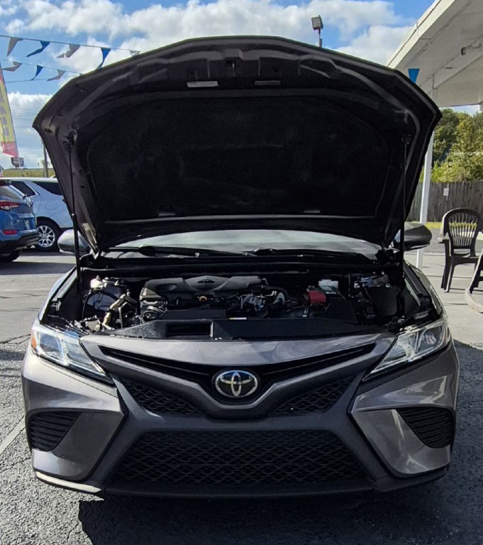 2019 Toyota Camry Image 2