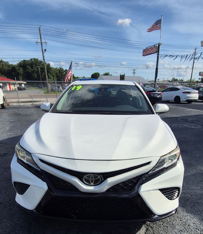 2019 Toyota Camry Image 1