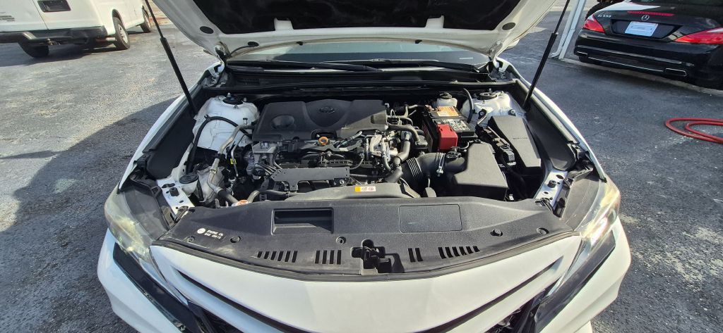 2019 Toyota Camry Image 2
