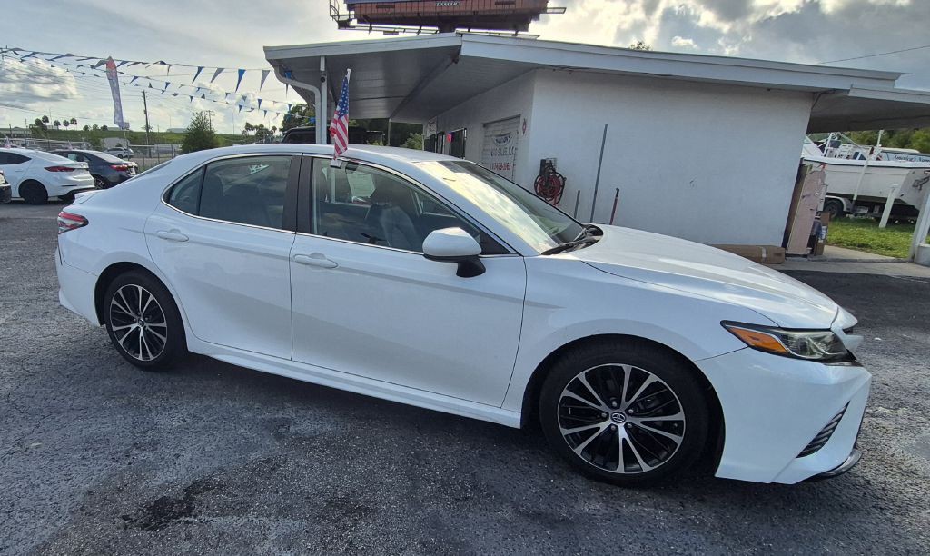 2019 Toyota Camry Image 8