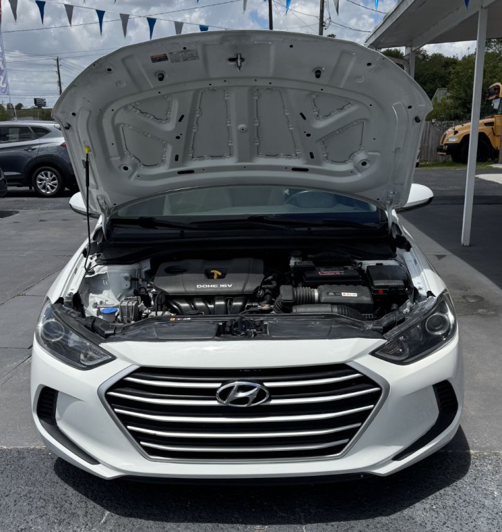 2018 Hyundai Elantra Image 2