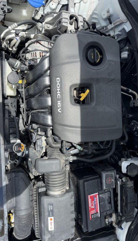 2018 Hyundai Elantra Image 3