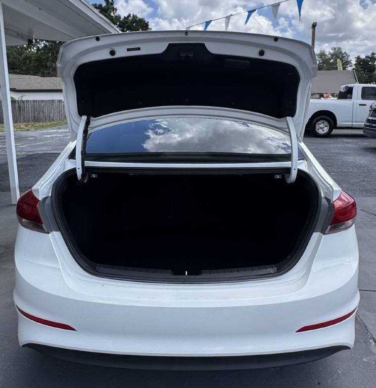 2018 Hyundai Elantra Image 9