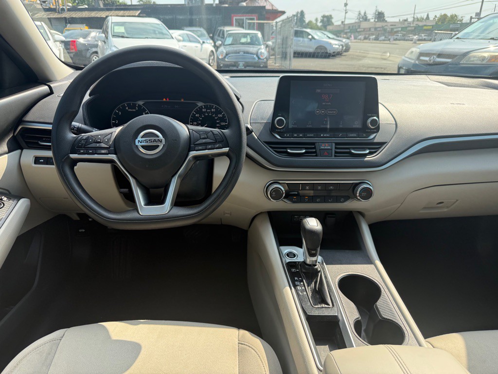 2020 Nissan Altima Image 9